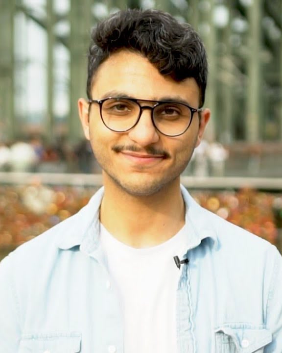Abdulrahman Nagy on the Hohenzollern Bridge in Cologne